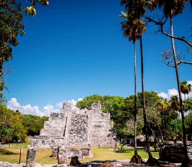templo de pedra em El Meco, Cancún, as melhores ruínas maias de Yucatán