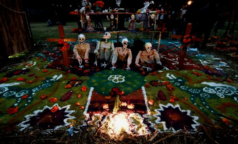 eventos do dia dos mortos na cidade do México: Iluminando Almas no Parque Chapultepec