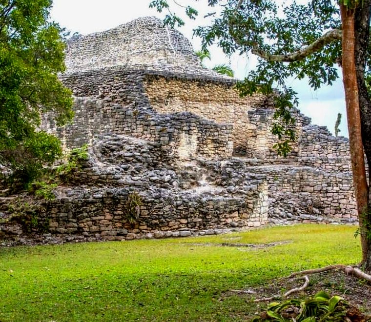 templo de pedra em Kohunlich As melhores ruínas maias de Yucatán
