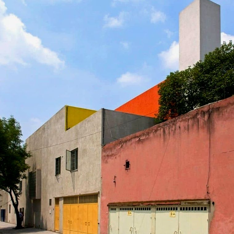 casa moderna projetada por Luis Barragan