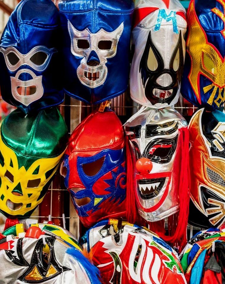 máscaras mexicanas coloridas de lucha libre