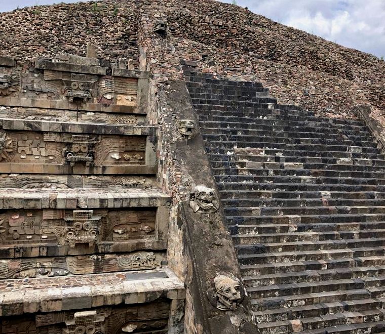 pirâmide de Quetzalcoatl a serpente emplumada Ruínas de Teotihuacán