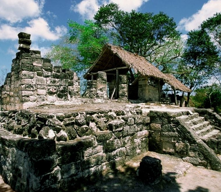 estruturas de pedra nas ruínas maias de San Gervasio em Yucatán, ilha de Cozumel