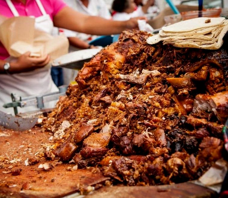 pilha de carne para tacos carnitas |  melhores tacos na Cidade do México