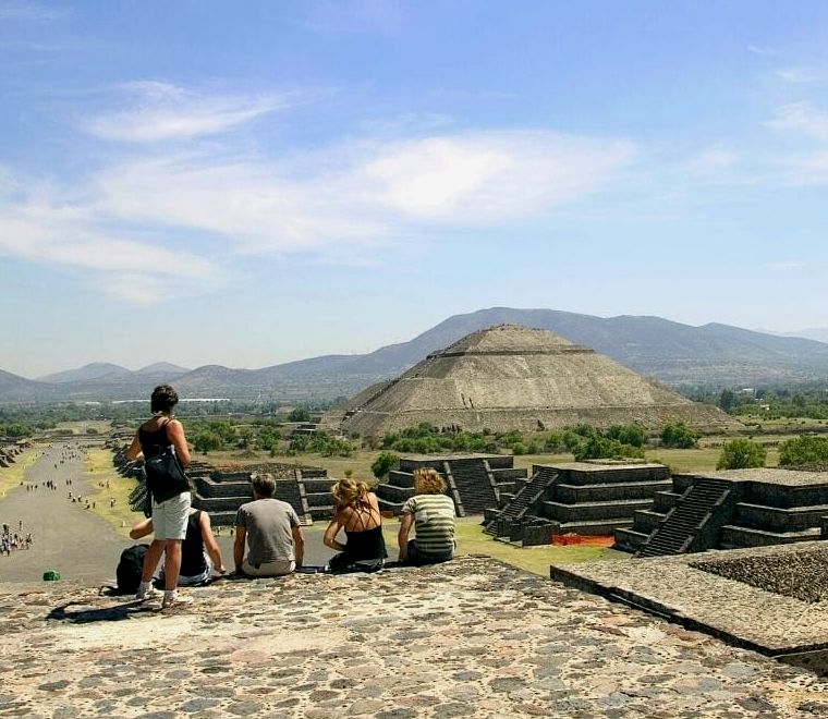 Teotihuacán percorre a Avenida das Pirâmides Mortas