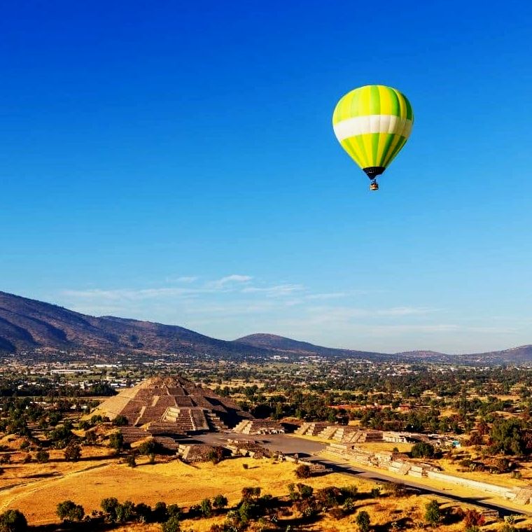 passeio de balão de ar quente sobre as antigas pirâmides de Teotihuacan, perto da cidade do México |  Roteiro de 4 dias pela cidade do México