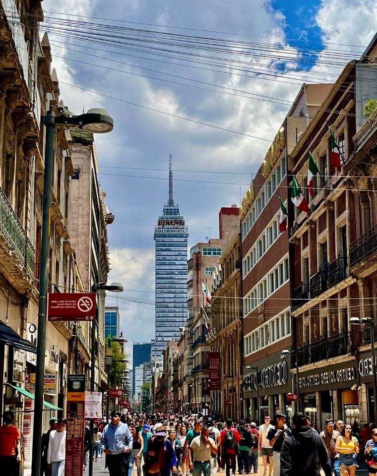 centro da cidade do México com vista para o arranha-céu Torre Latinoamericana da Cidade do México