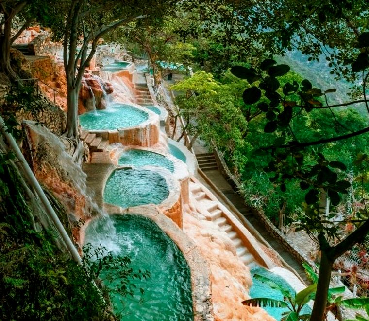 água azul e piscinas naturais infinitas - Visite Las Grutas Tolantongo