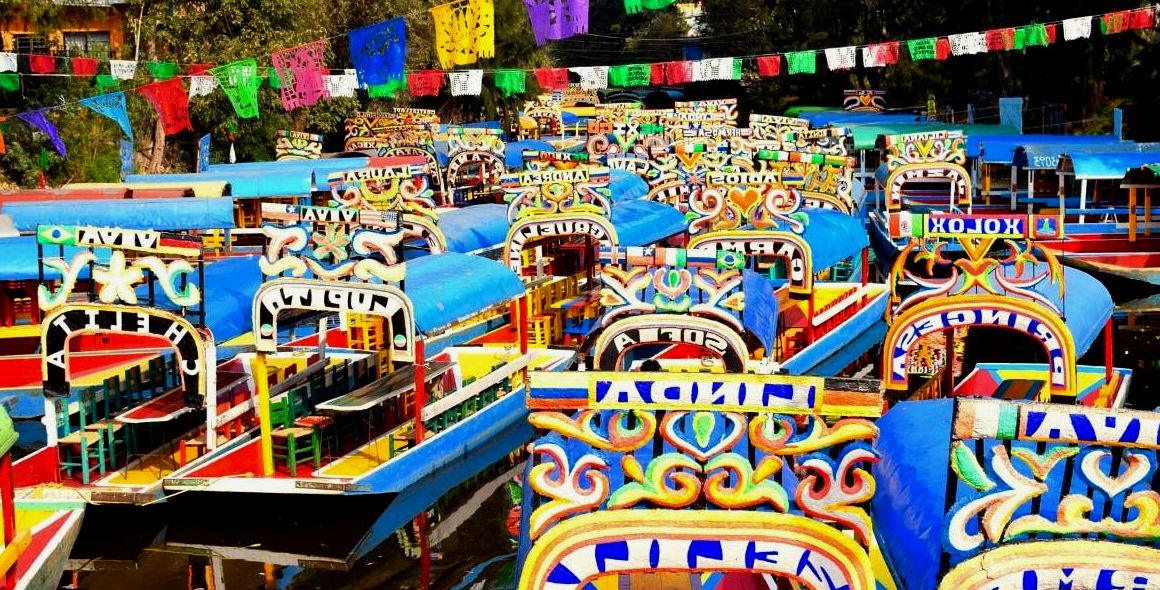 XochimilcoCcolorfulBoats-Mexico-CityBestThingsToDo-PIN