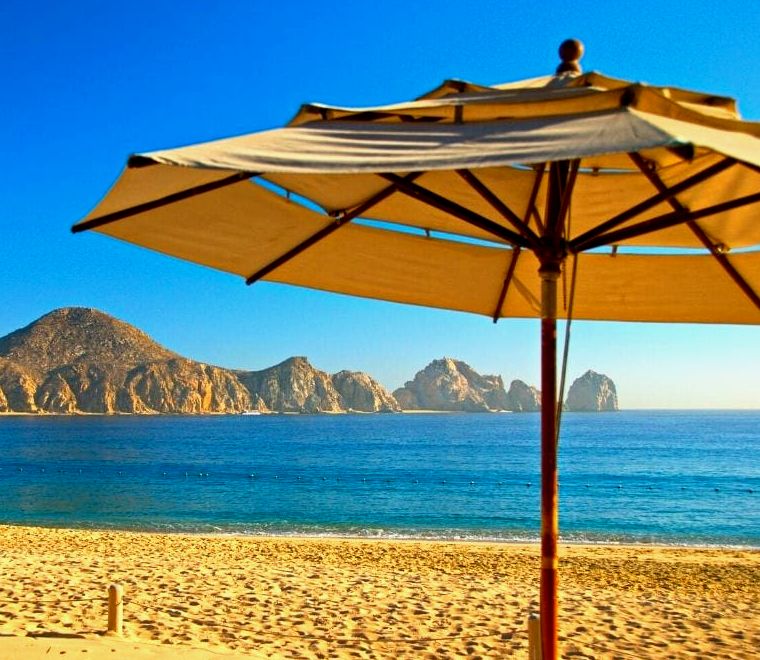 guarda-chuva em uma praia de Cabo México
