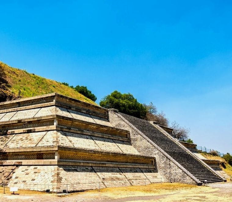 grande pirâmide das ruínas do prefeito do templo de cholula na cidade do méxico |  melhores pirâmides do México