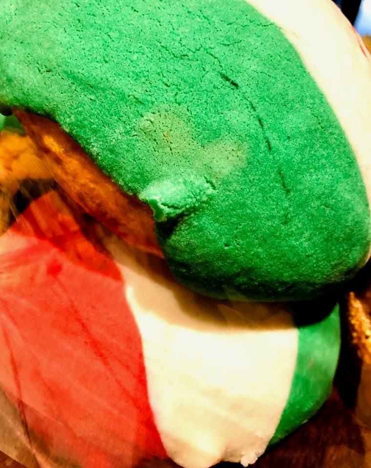 conchas vermelhas, brancas e verdes, comidas mexicanas de natal