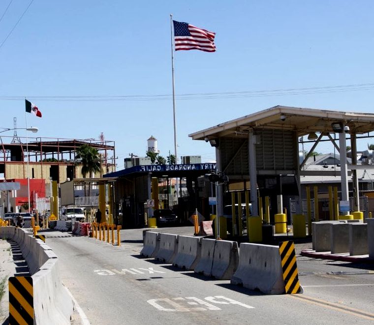 Estação de passagem de fronteira EUA-México em Andrade, Califórnia