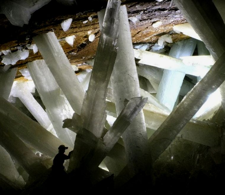 caverna com cristais brancos gigantes |  Marcos no México
