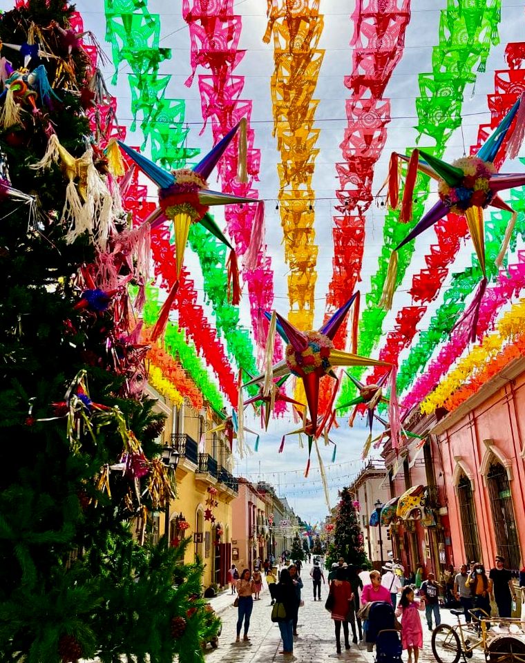 decorações coloridas para o natal no México