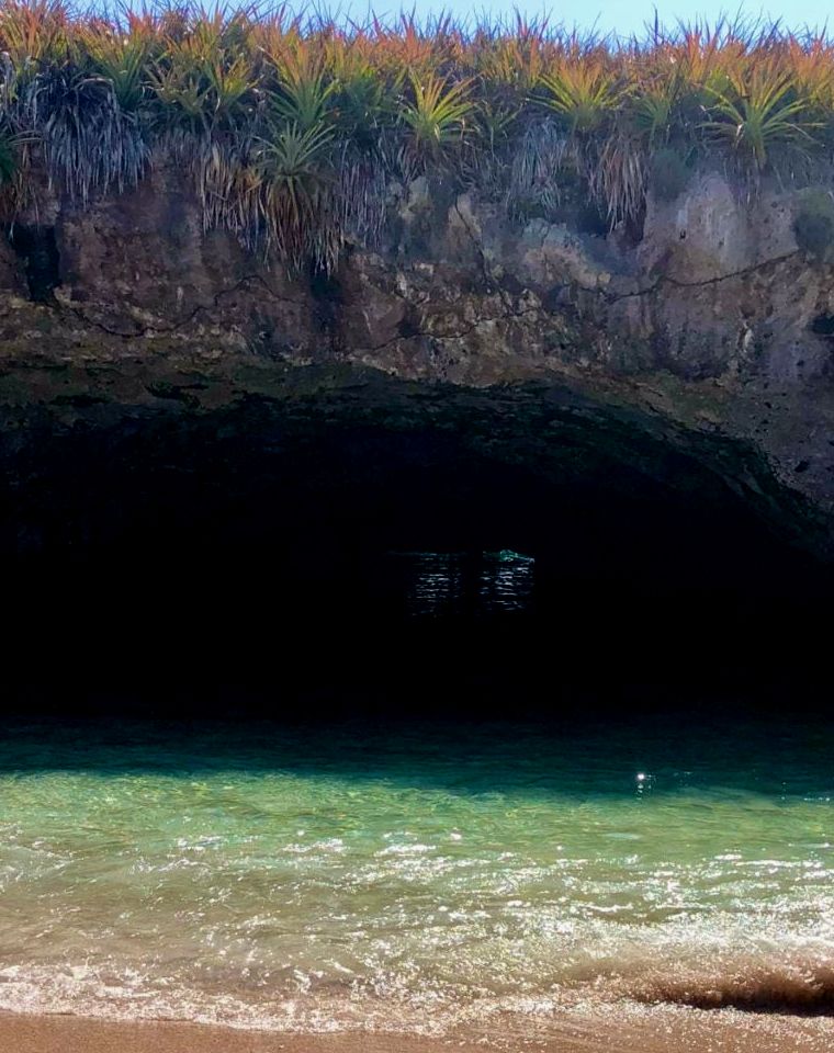 caverna nas ilhas marietas