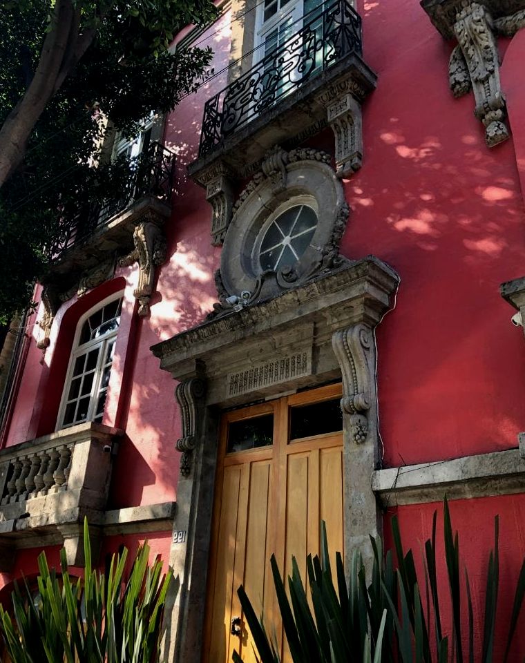 edifício rosa em Roma Norte Cidade do México