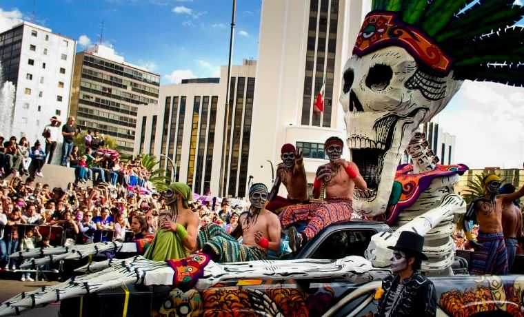 carro alegórico do desfile do dia dos mortos na cidade do México
