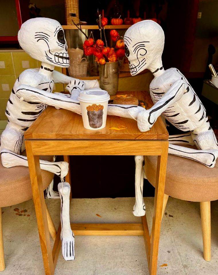 decorações de esqueleto para o dia dos mortos no México
