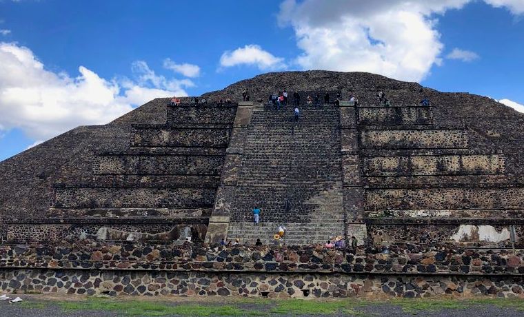 pirâmide da lua Ruínas de Teotihuacan