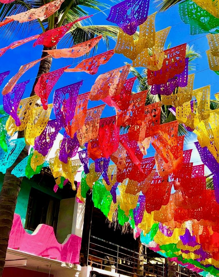 bandeiras coloridas em Sayulita México