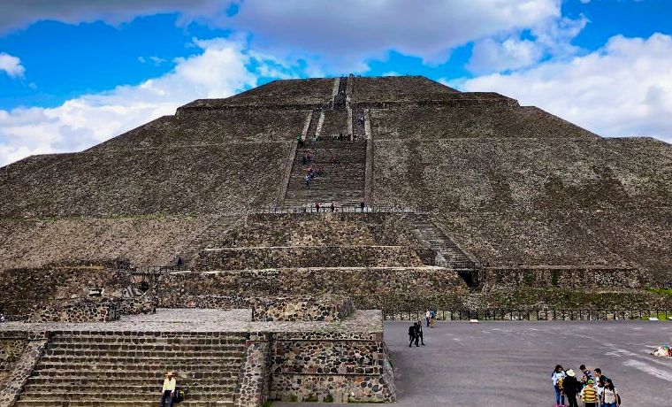 Pirâmide do Sol nas ruínas de Teotihuacan na Cidade do México