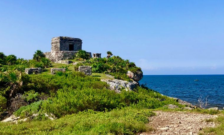 ruínas de tulum no México, ruínas maias no mar do Caribe