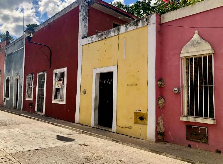 rua colorida em valladolid México