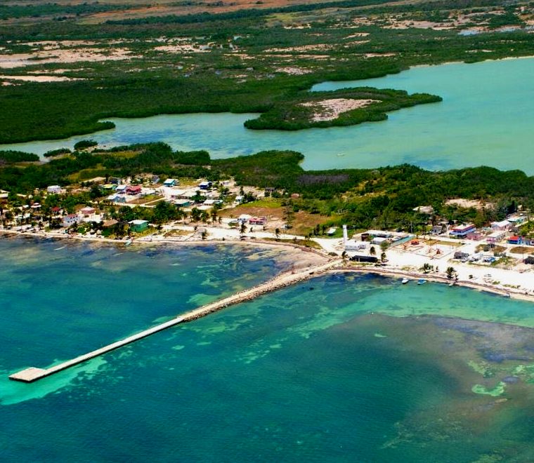 foto aérea da praia de Xcalak em quintana roo, méxico, na costa maya