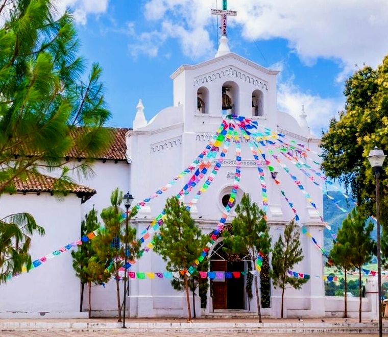 igreja colonial em zinacantan chiapas méxico